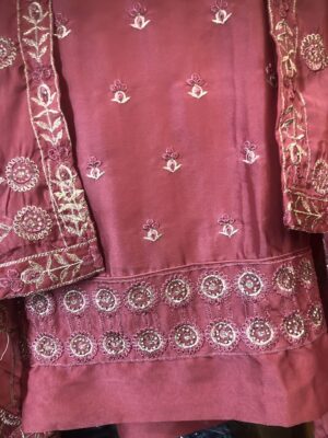 Gorgeous Shipon Slik Three-Piece - Image 4